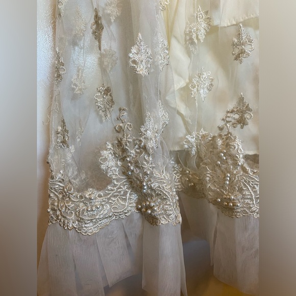 3 Piece White Pakistani Maxi Dress - Picture 3 of 5